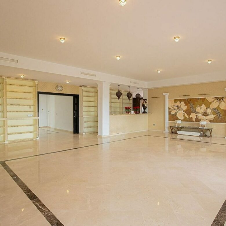 Six bedroom villa on a 2000 m2 plot with sea and golf views El Paraiso Alto Benahavis