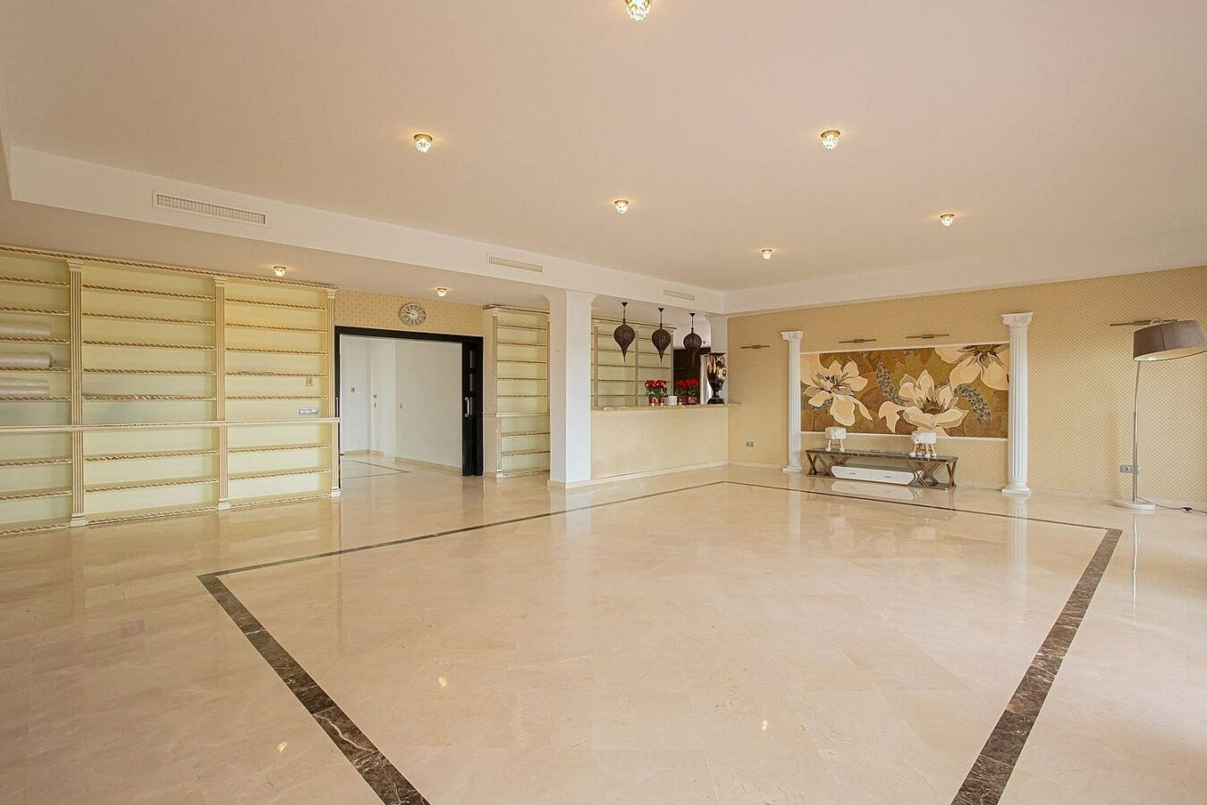 Six bedroom villa on a 2000 m2 plot with sea and golf views El Paraiso Alto Benahavis