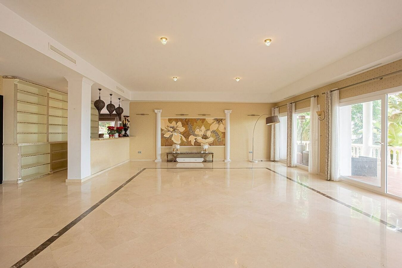 Six bedroom villa on a 2000 m2 plot with sea and golf views El Paraiso Alto Benahavis