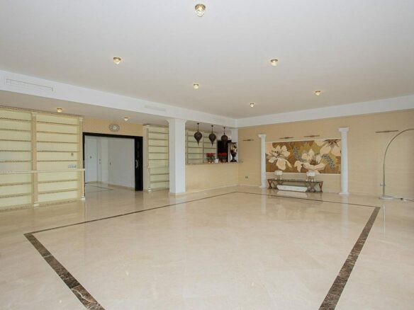 Six bedroom villa on a 2000 m2 plot with sea and golf views El Paraiso Alto Benahavis