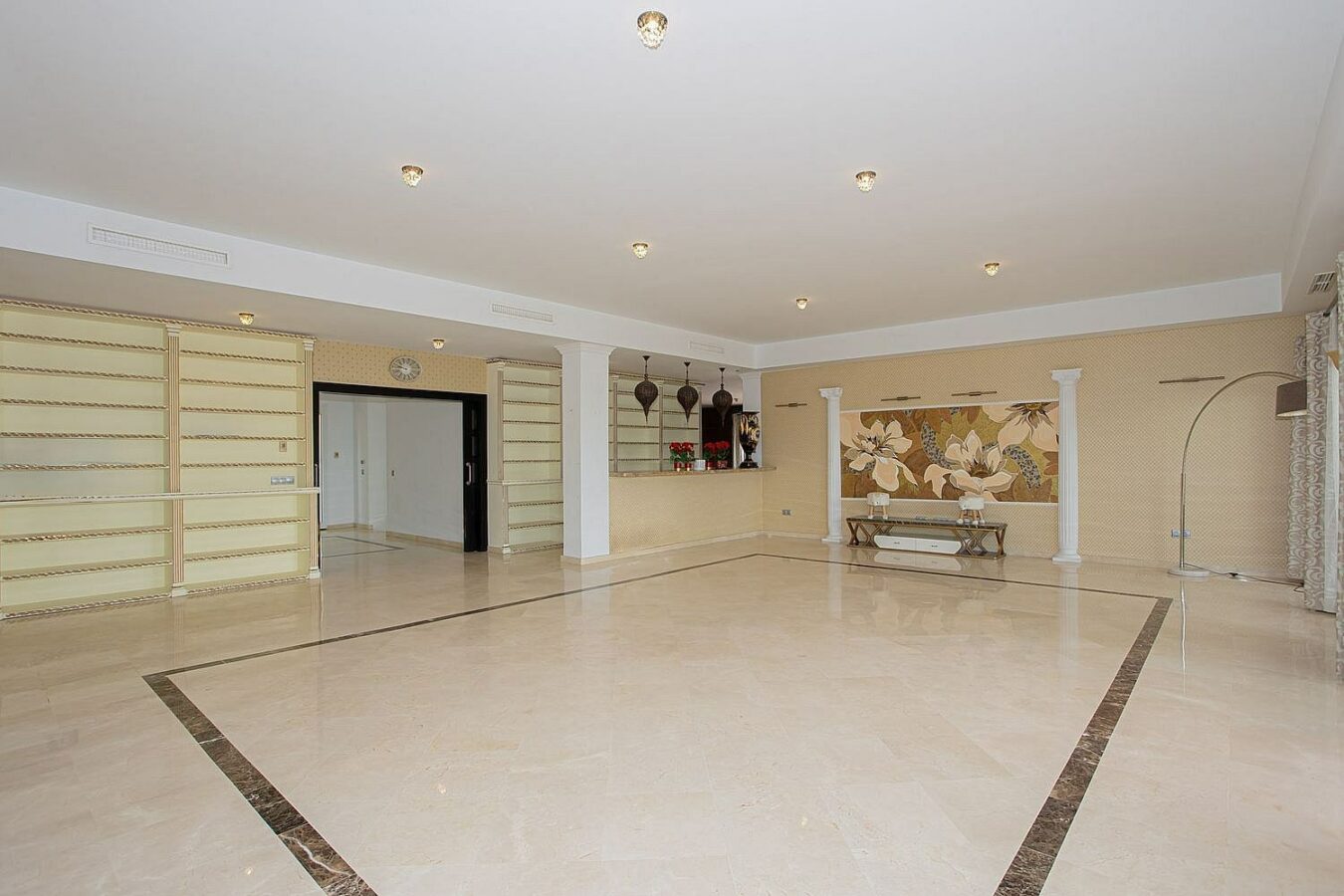 Six bedroom villa on a 2000 m2 plot with sea and golf views El Paraiso Alto Benahavis