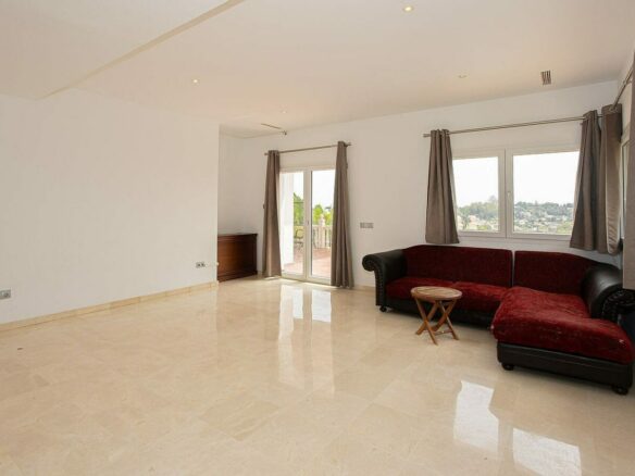 Six bedroom villa on a 2000 m2 plot with sea and golf views El Paraiso Alto Benahavis