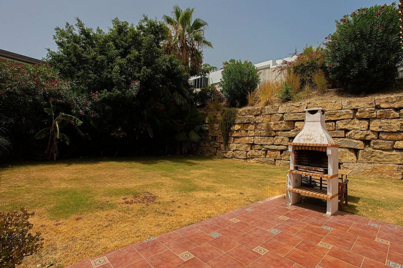 Six bedroom villa on a 2000 m2 plot with sea and golf views El Paraiso Alto Benahavis