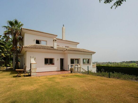 Six bedroom villa on a 2000 m2 plot with sea and golf views El Paraiso Alto Benahavis