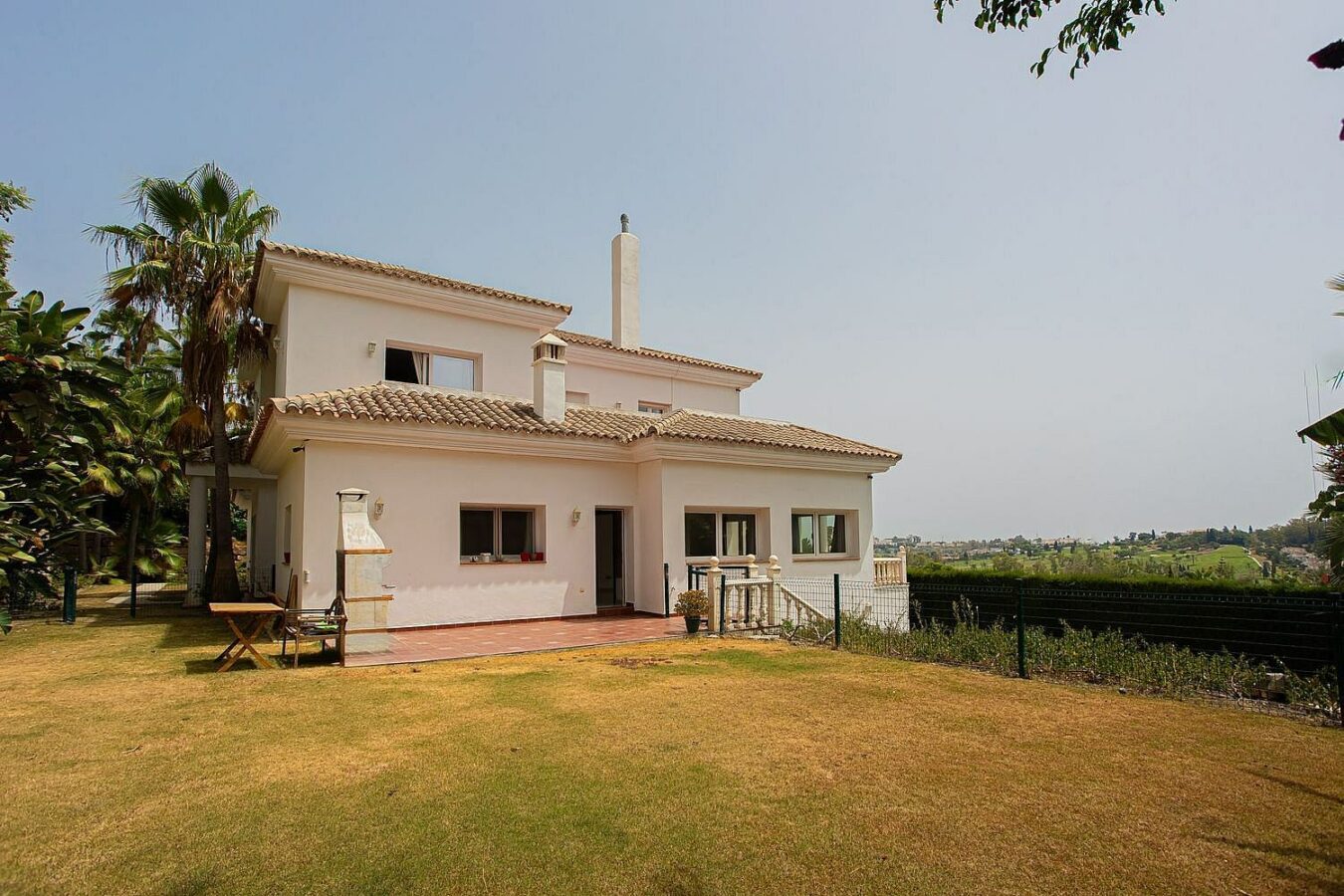 Six bedroom villa on a 2000 m2 plot with sea and golf views El Paraiso Alto Benahavis