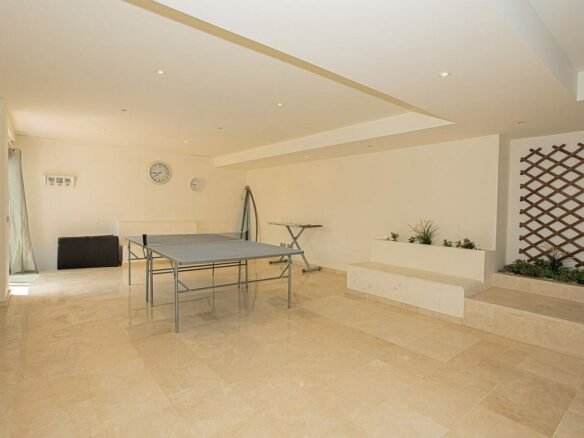 Six bedroom villa on a 2000 m2 plot with sea and golf views El Paraiso Alto Benahavis