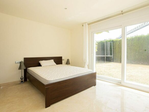 Six bedroom villa on a 2000 m2 plot with sea and golf views El Paraiso Alto Benahavis