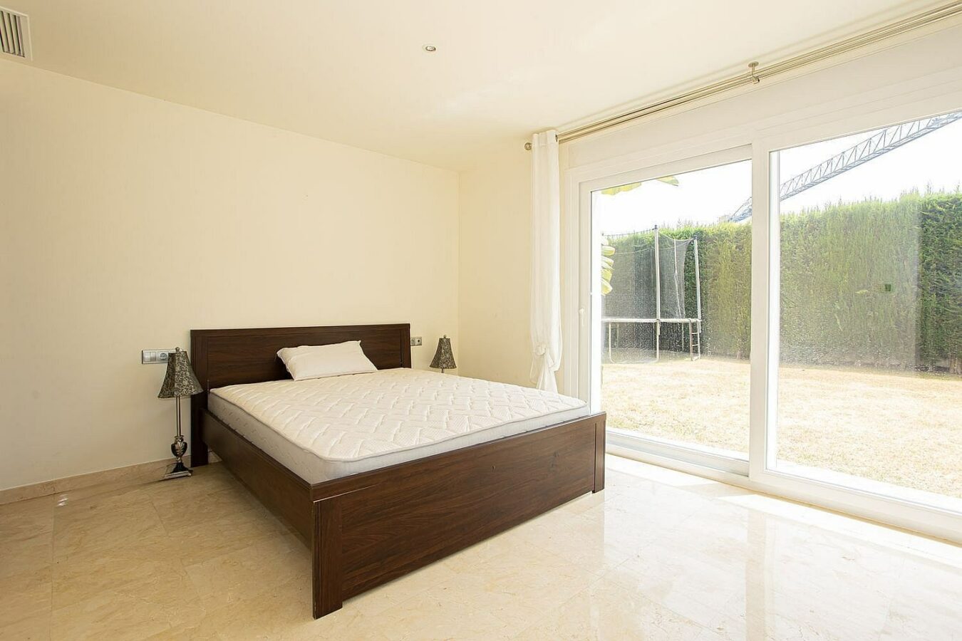 Six bedroom villa on a 2000 m2 plot with sea and golf views El Paraiso Alto Benahavis