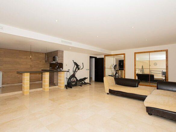 Six bedroom villa on a 2000 m2 plot with sea and golf views El Paraiso Alto Benahavis