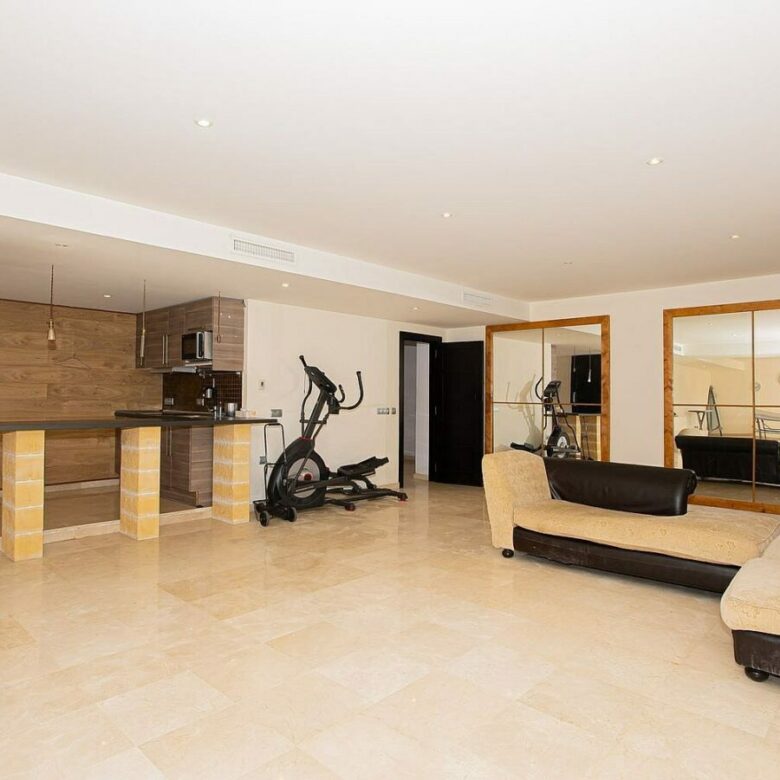 Six bedroom villa on a 2000 m2 plot with sea and golf views El Paraiso Alto Benahavis