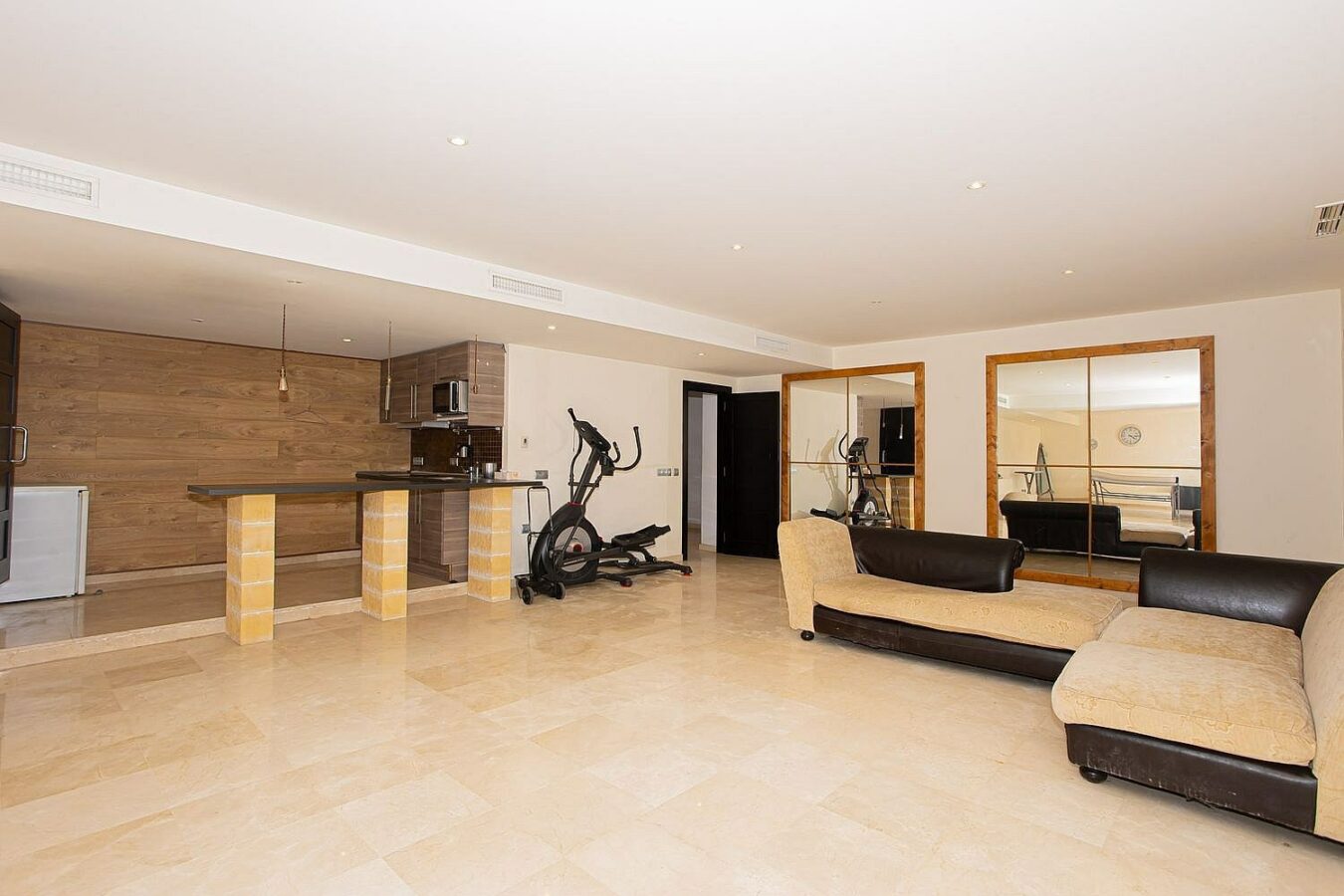 Six bedroom villa on a 2000 m2 plot with sea and golf views El Paraiso Alto Benahavis
