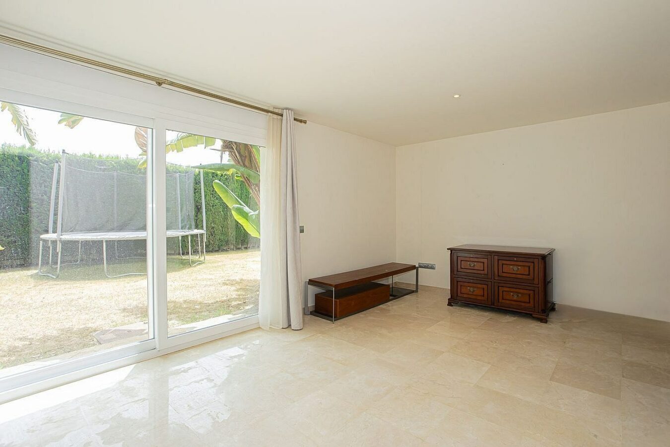 Six bedroom villa on a 2000 m2 plot with sea and golf views El Paraiso Alto Benahavis