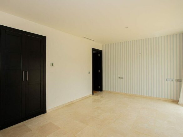 Six bedroom villa on a 2000 m2 plot with sea and golf views El Paraiso Alto Benahavis