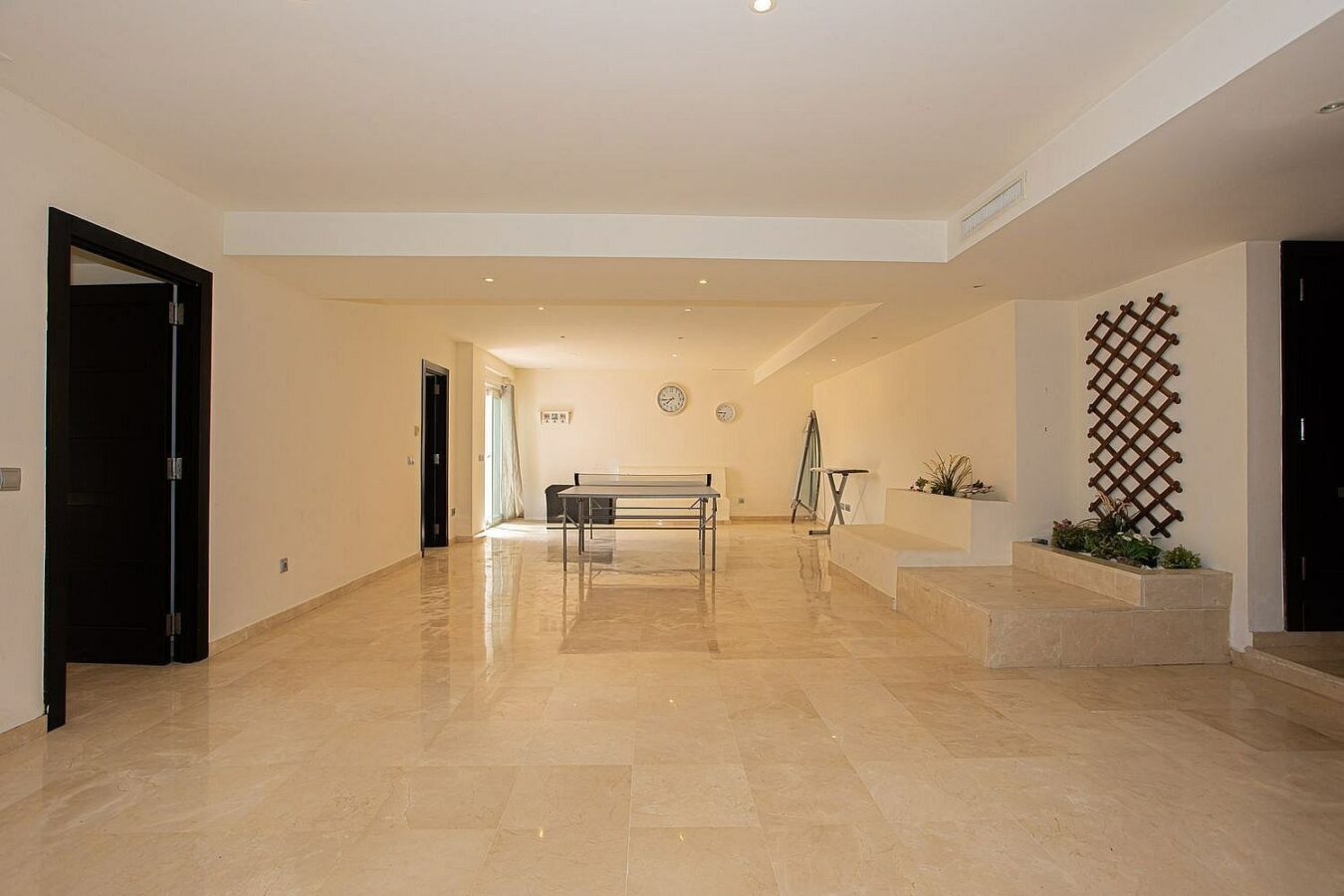 Six bedroom villa on a 2000 m2 plot with sea and golf views El Paraiso Alto Benahavis