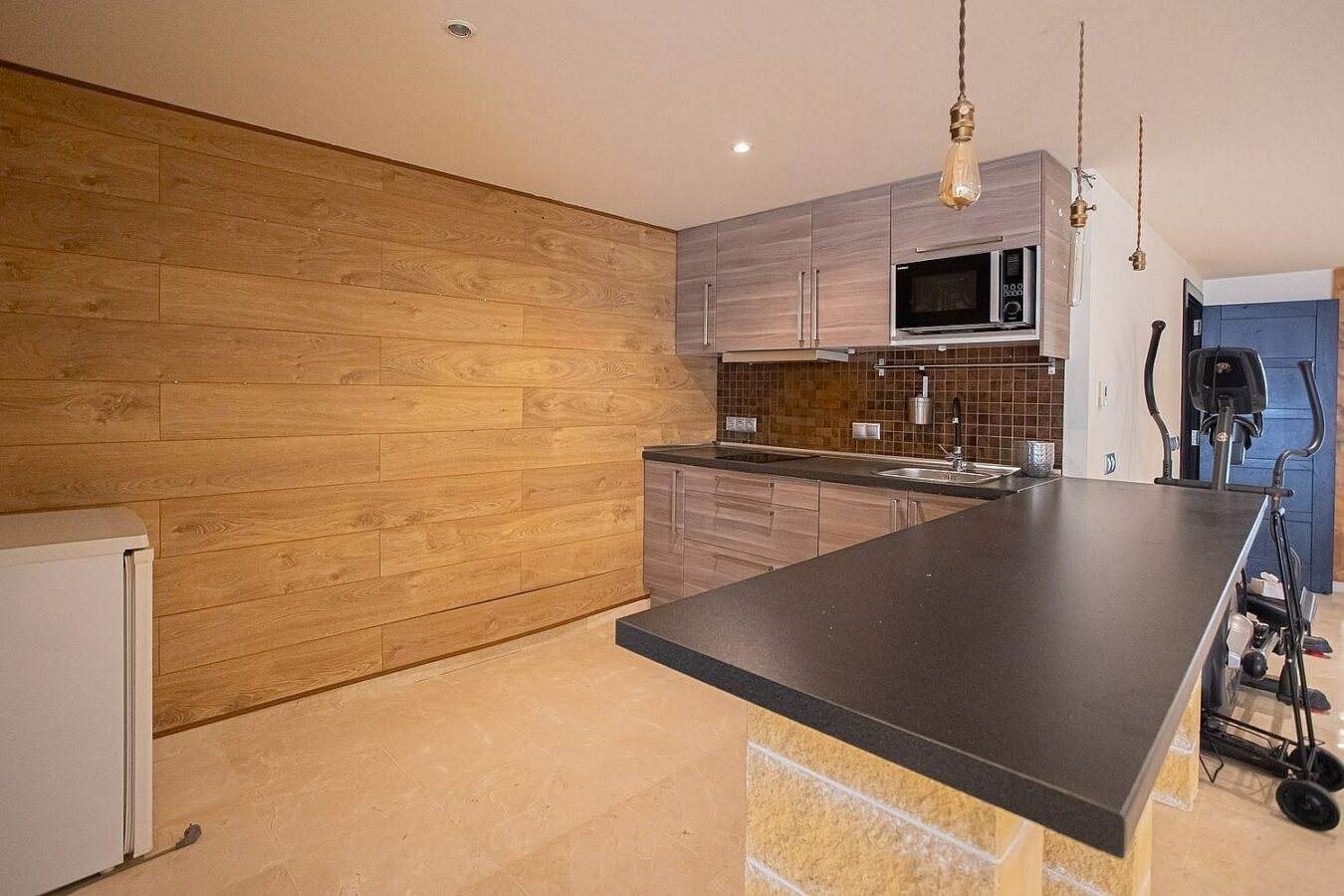 Six bedroom villa on a 2000 m2 plot with sea and golf views El Paraiso Alto Benahavis
