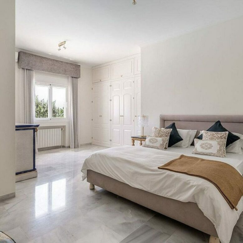 Six suite villa with indoor and outdoor pools spa and gym El Paraiso New Golden Mile