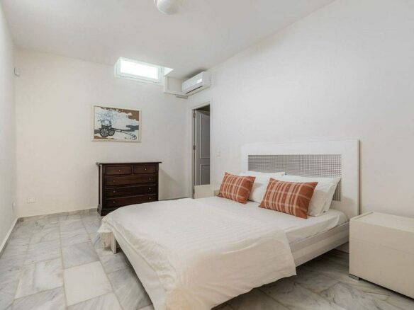 Six suite villa with indoor and outdoor pools spa and gym El Paraiso New Golden Mile