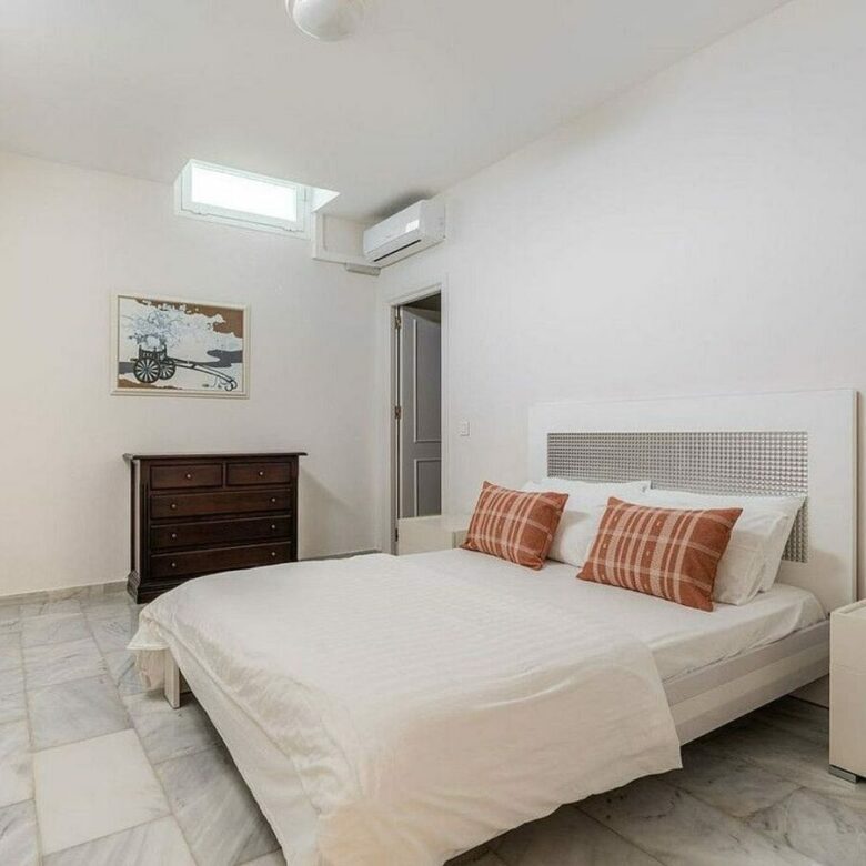 Six suite villa with indoor and outdoor pools spa and gym El Paraiso New Golden Mile