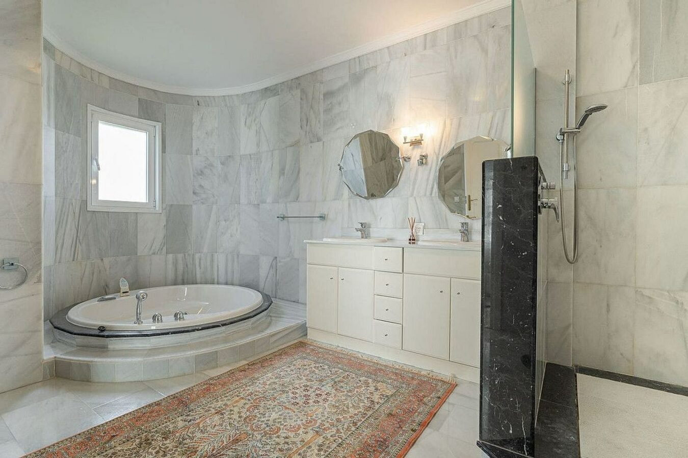 Six suite villa with indoor and outdoor pools spa and gym El Paraiso New Golden Mile
