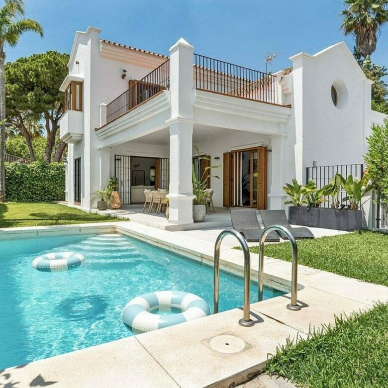 FOR SALE 🏡 South-Facing Family Villa with Private Pool – Rocío de Nagüeles, Golden Mile, Marbella 🇪🇸