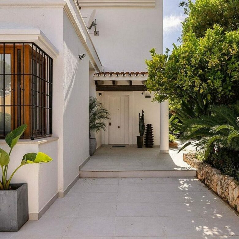 South facing family villa with private pool Rocio de Nagueles Golden Mile Marbella