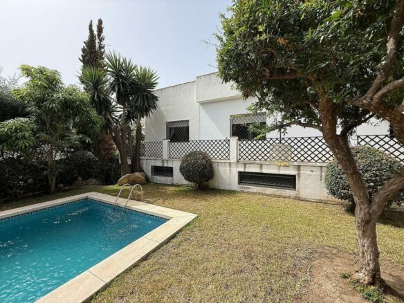South-facing villa with pool on a large plot in Nagueles, Marbella