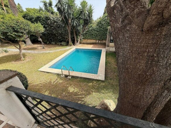 South-facing villa with pool on a large plot in Nagueles, Marbella