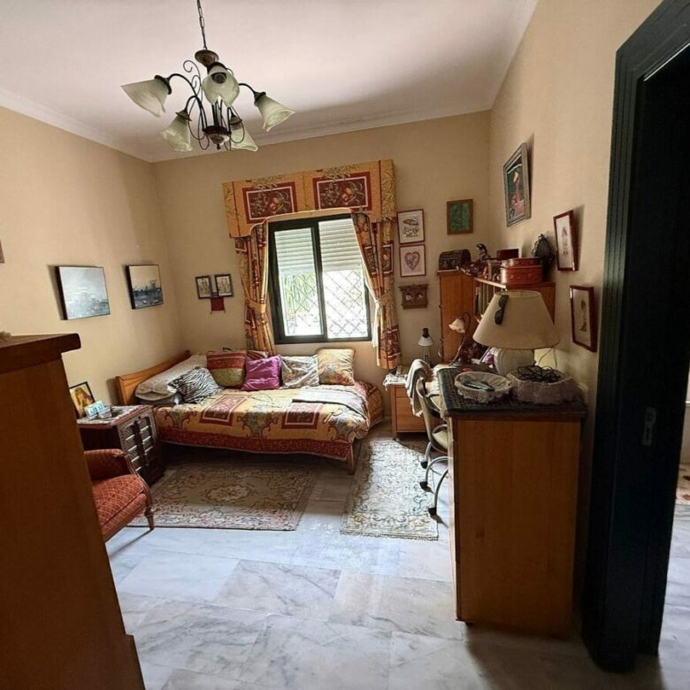 South-facing villa with pool on a large plot in Nagueles, Marbella