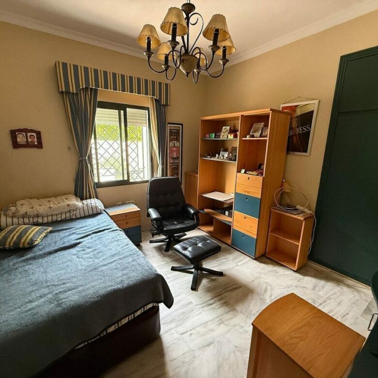 South-facing villa with pool on a large plot in Nagueles, Marbella