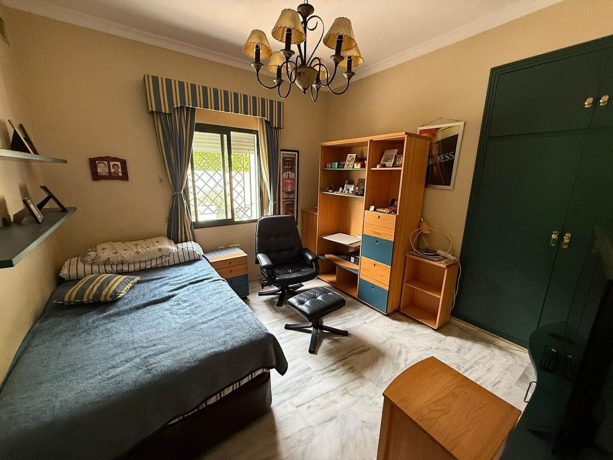 South-facing villa with pool on a large plot in Nagueles, Marbella