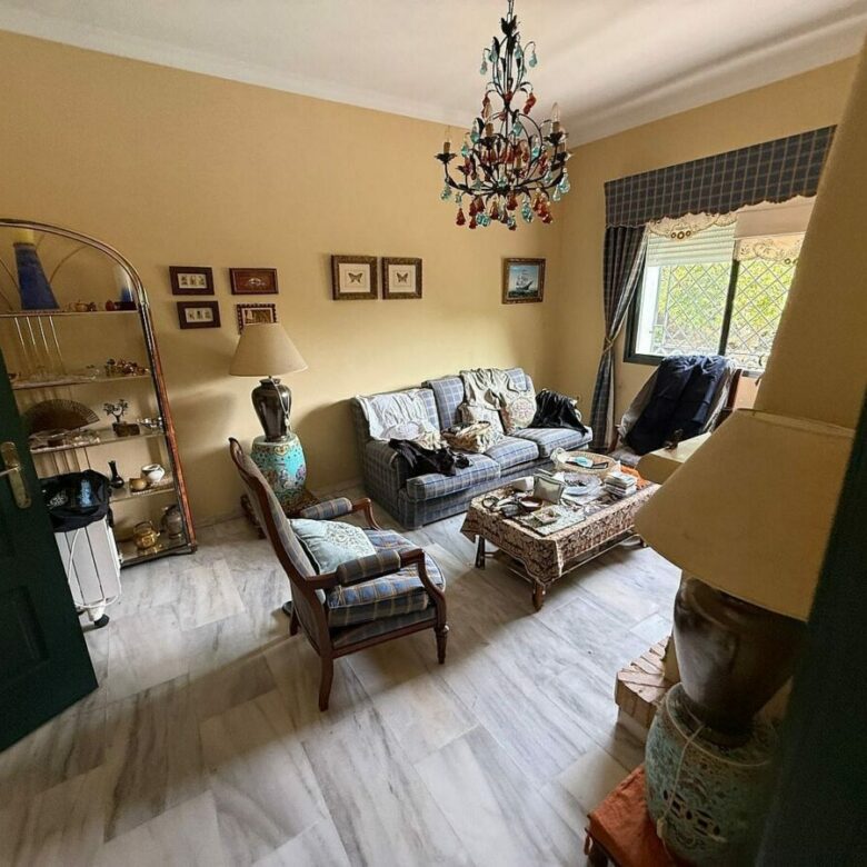 South-facing villa with pool on a large plot in Nagueles, Marbella