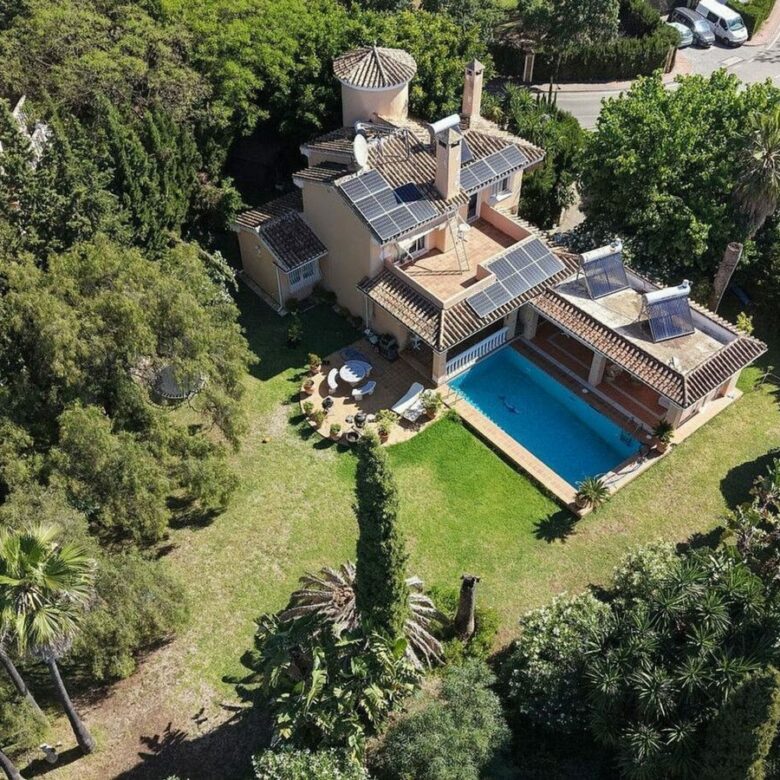 FOR SALE 🌟🏡 Spacious Villa with Large Private Plot🇪🇸 Elviria, Marbella 🇪🇸
