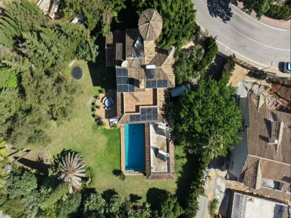 Spacious villa with large private plot Elviria Marbella