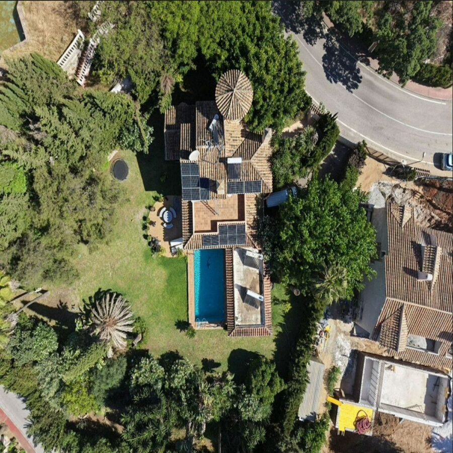 Spacious villa with large private plot Elviria Marbella