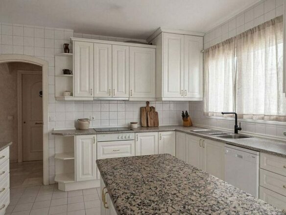 Spacious villa with large private plot Elviria Marbella