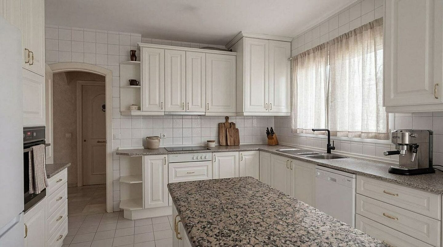 Spacious villa with large private plot Elviria Marbella