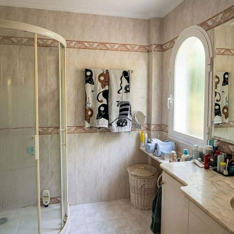 Spacious villa with large private plot Elviria Marbella