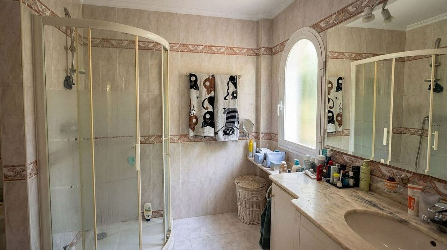 Spacious villa with large private plot Elviria Marbella