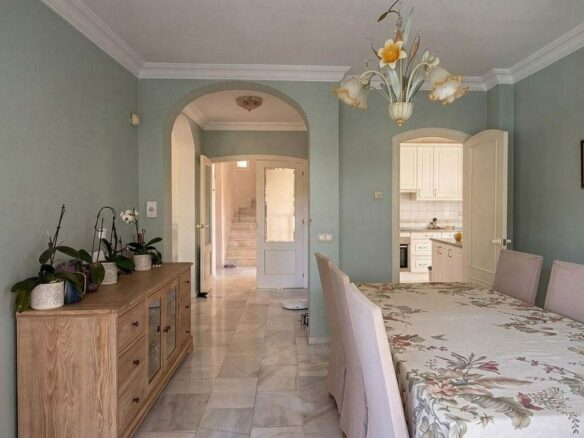 Spacious villa with large private plot Elviria Marbella