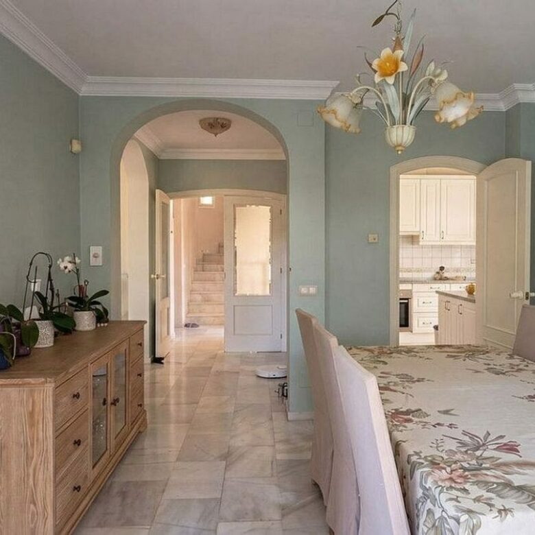 Spacious villa with large private plot Elviria Marbella