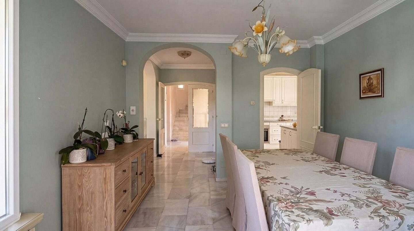 Spacious villa with large private plot Elviria Marbella