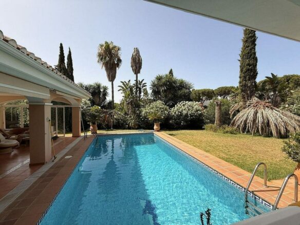Spacious villa with large private plot Elviria Marbella