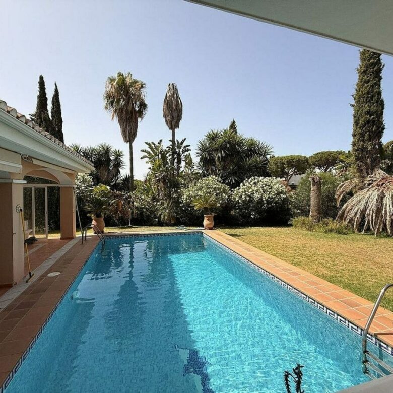 Spacious villa with large private plot Elviria Marbella