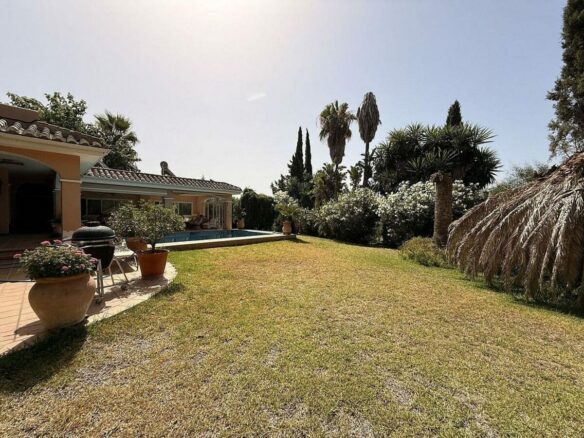 Spacious villa with large private plot Elviria Marbella