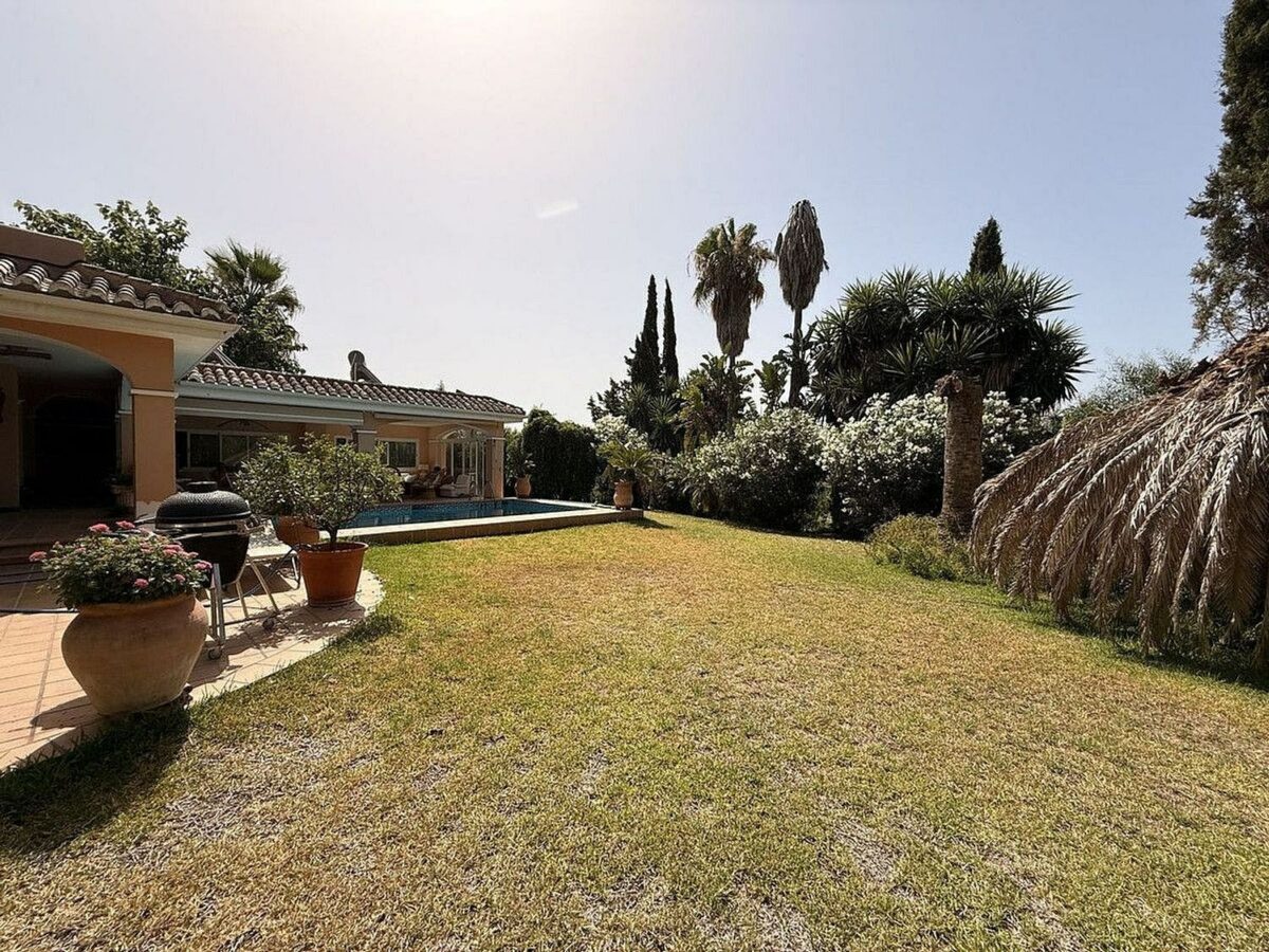 Spacious villa with large private plot Elviria Marbella