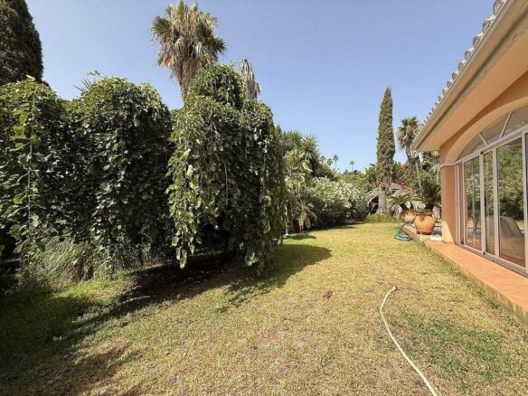 Spacious villa with large private plot Elviria Marbella