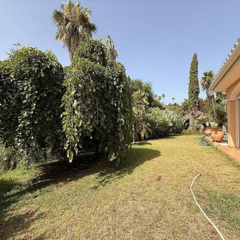 Spacious villa with large private plot Elviria Marbella