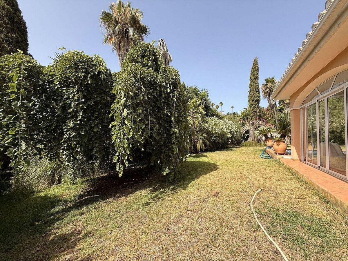 Spacious villa with large private plot Elviria Marbella