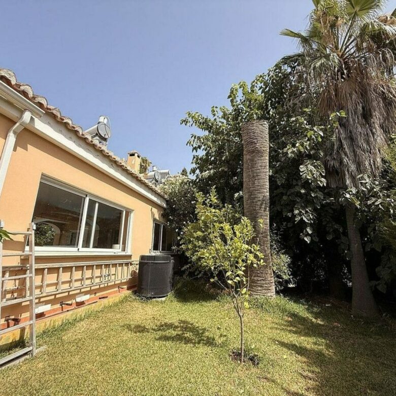 Spacious villa with large private plot Elviria Marbella