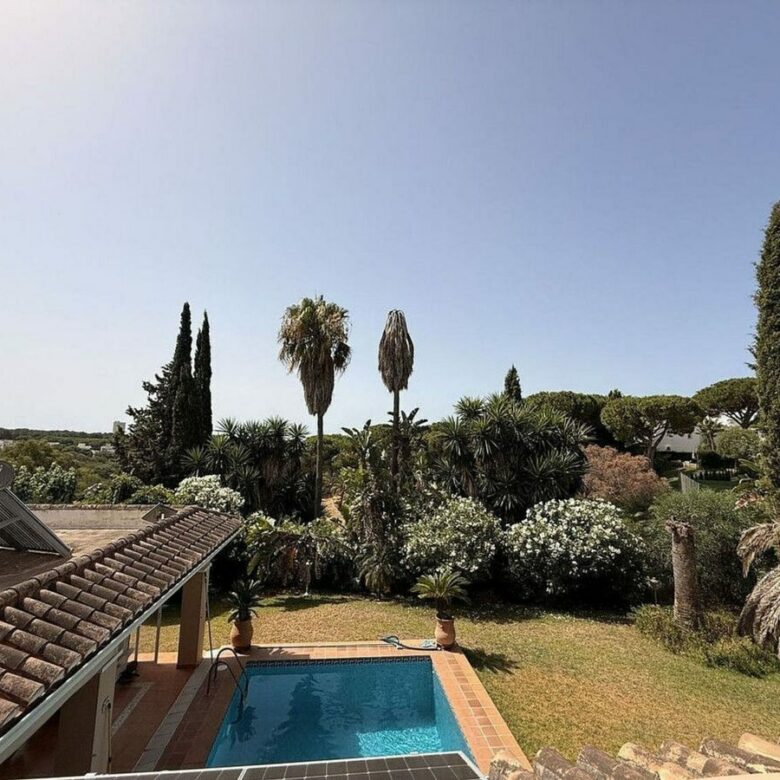 Spacious villa with large private plot Elviria Marbella